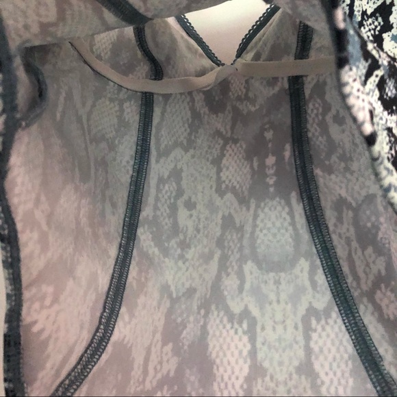 ✨NEW Urban Outfitters Snakeskin Bodysuit - Picture 12 of 13